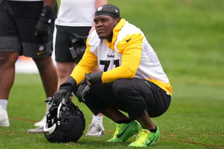 Broderick Jones not worrying about future in Pittsburgh
